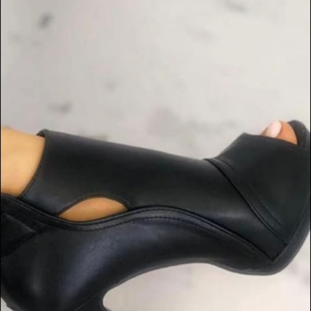 Chic Black Women's Peep-Toe Heels